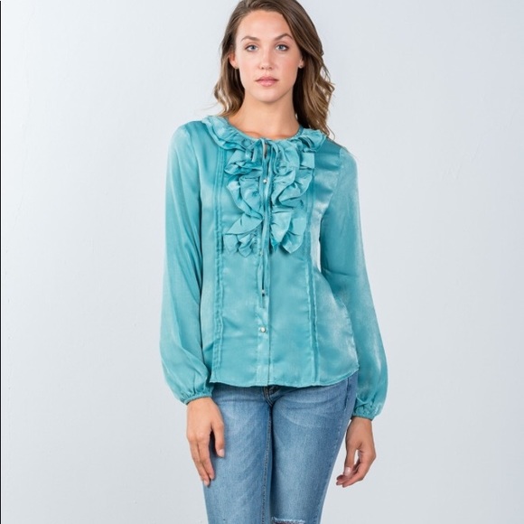 Beautiful ruffle detail blouse - Picture 2 of 5